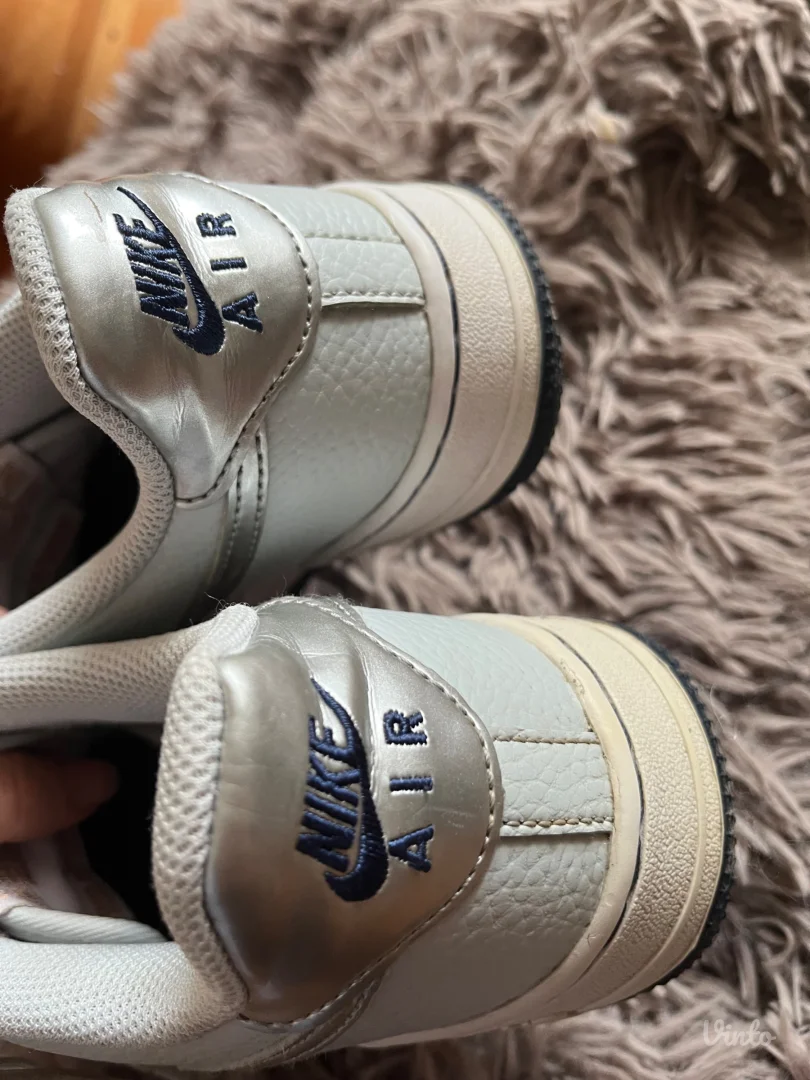 gratis ptt/ nike air force 1 pure platinum silver