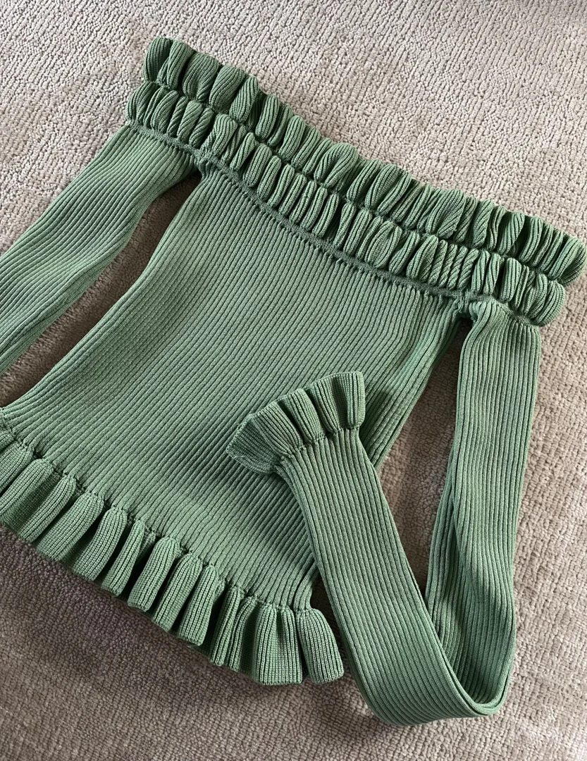 bluza otkrivenih ramena