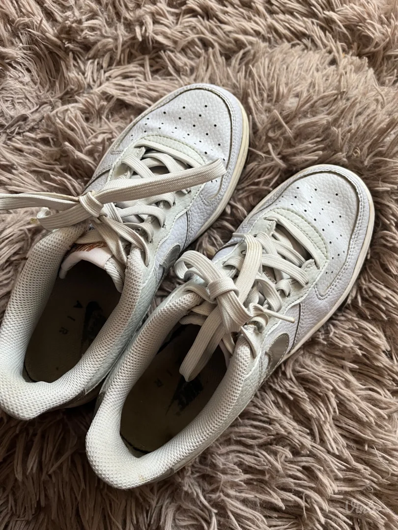 gratis ptt/ nike air force 1 pure platinum silver