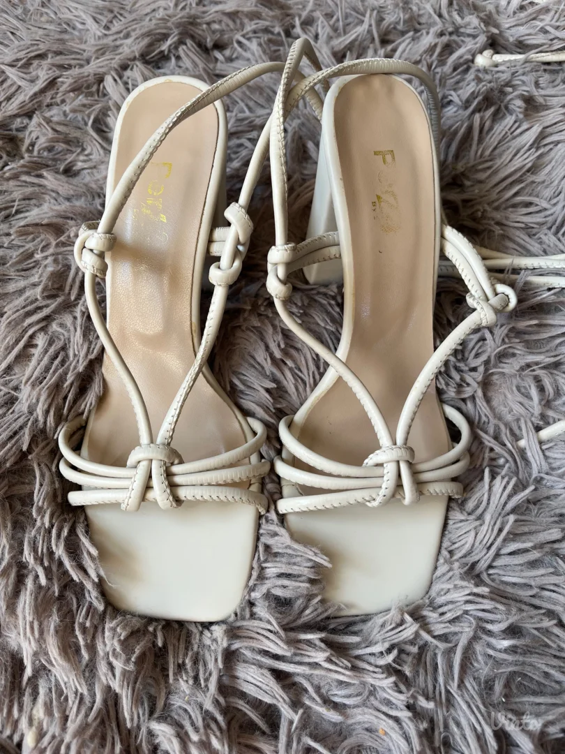 sandale na pertlanje