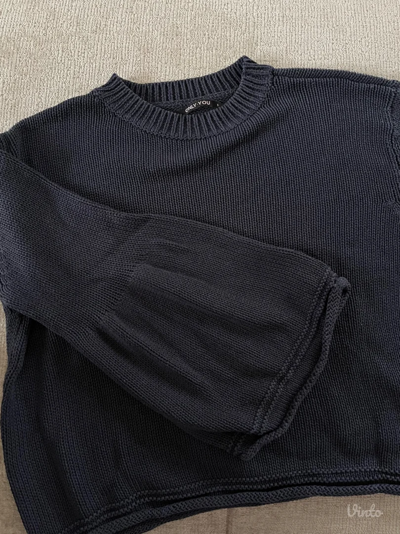 dzemper sa zvonastim rukavima