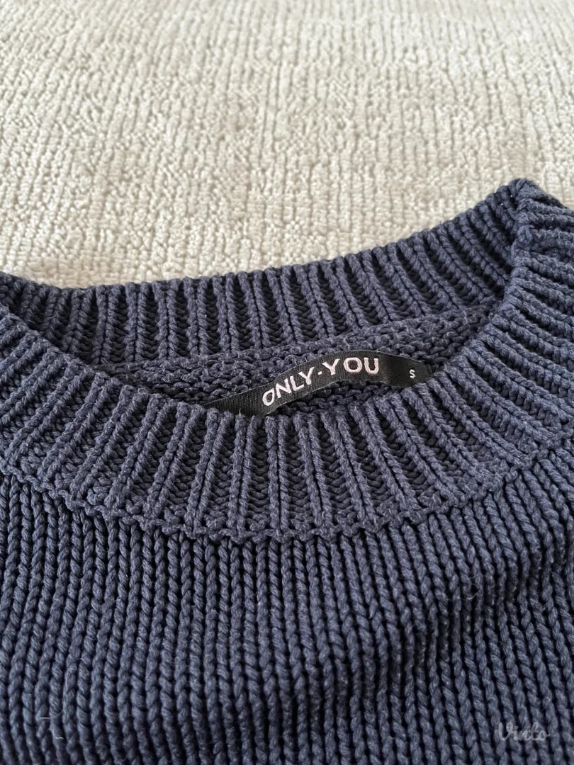 dzemper sa zvonastim rukavima