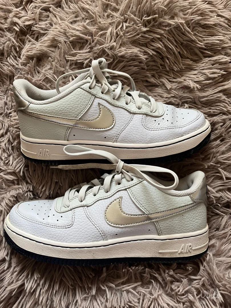 gratis ptt/ nike air force 1 pure platinum silver