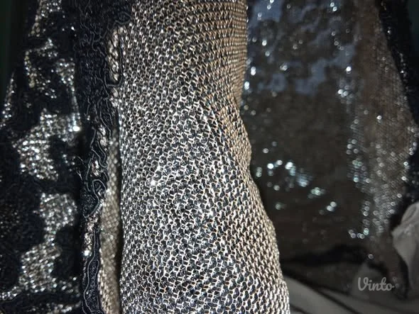 SCARLETT-CRNO ZLATNA OD ČIPKE-NOVO-L-XL