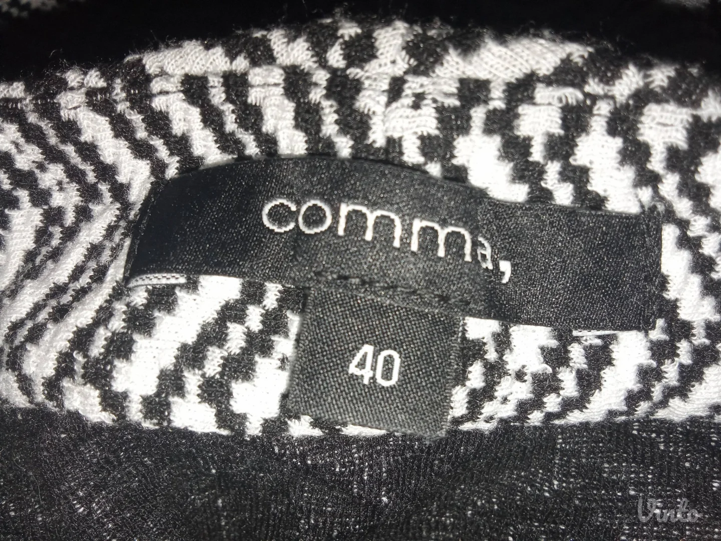 COMMA,NOVO.VRHUNSKA HALJINA 40-L