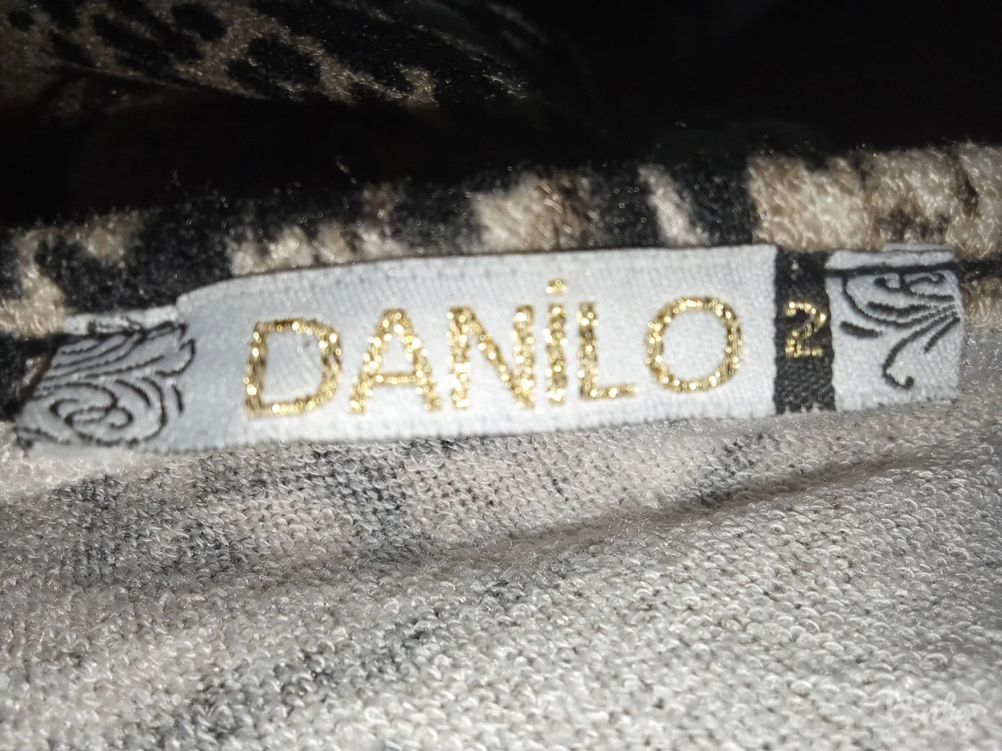 DANILONOVO-LEPA SA ANIMAL ŠAROM M-L