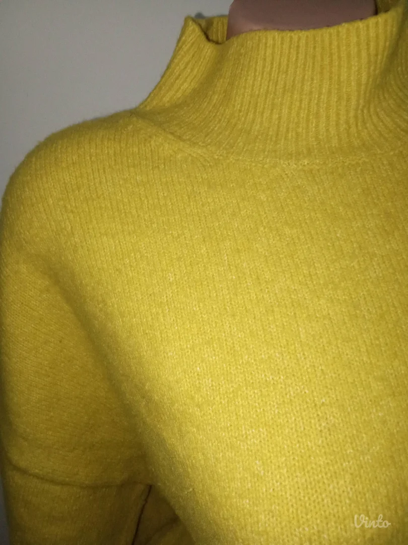 ❤️H&M❤️PUNIJI DZEMPER SA MALO VUNE M-L