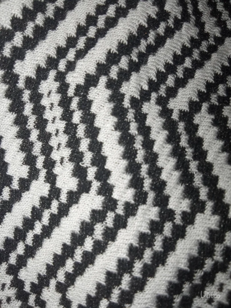 COMMA,NOVO.VRHUNSKA HALJINA 40-L