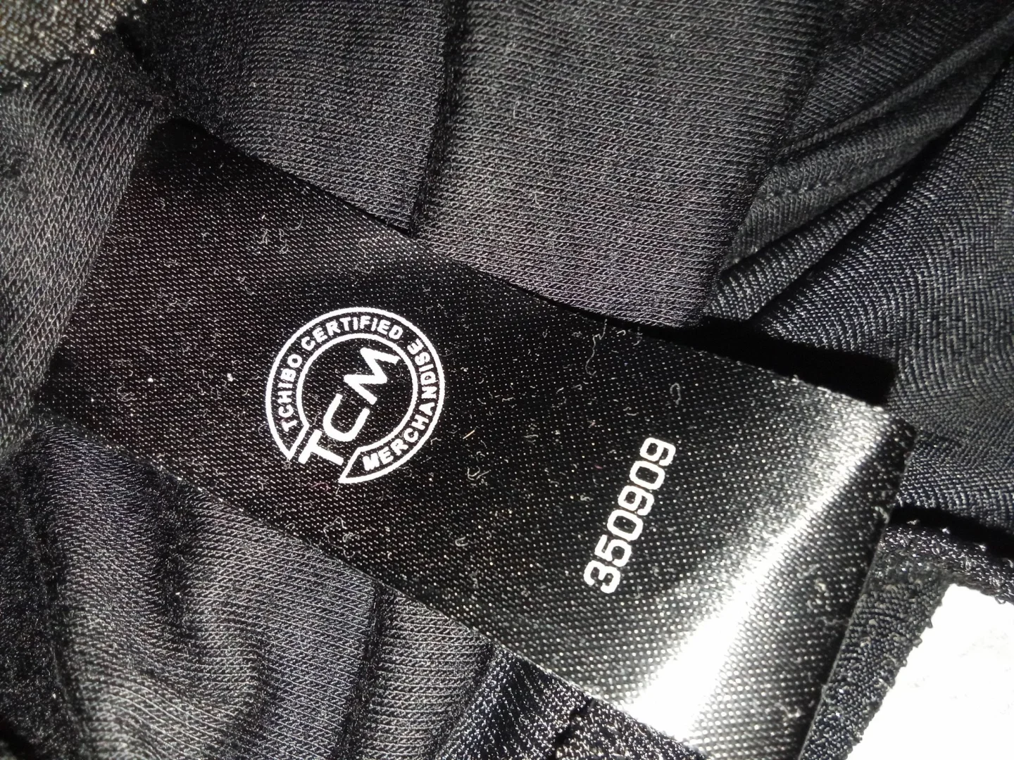 TCMNOVO-SVETLUCAVA CRNA HALJINA L-40