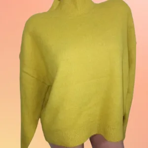 ❤️H&M❤️PUNIJI DZEMPER SA MALO VUNE M-L