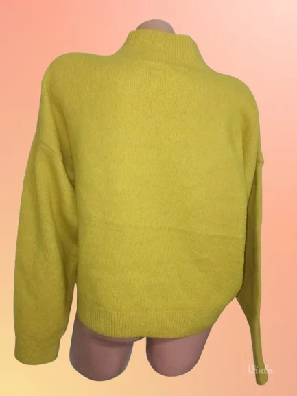 ❤️H&M❤️PUNIJI DZEMPER SA MALO VUNE M-L