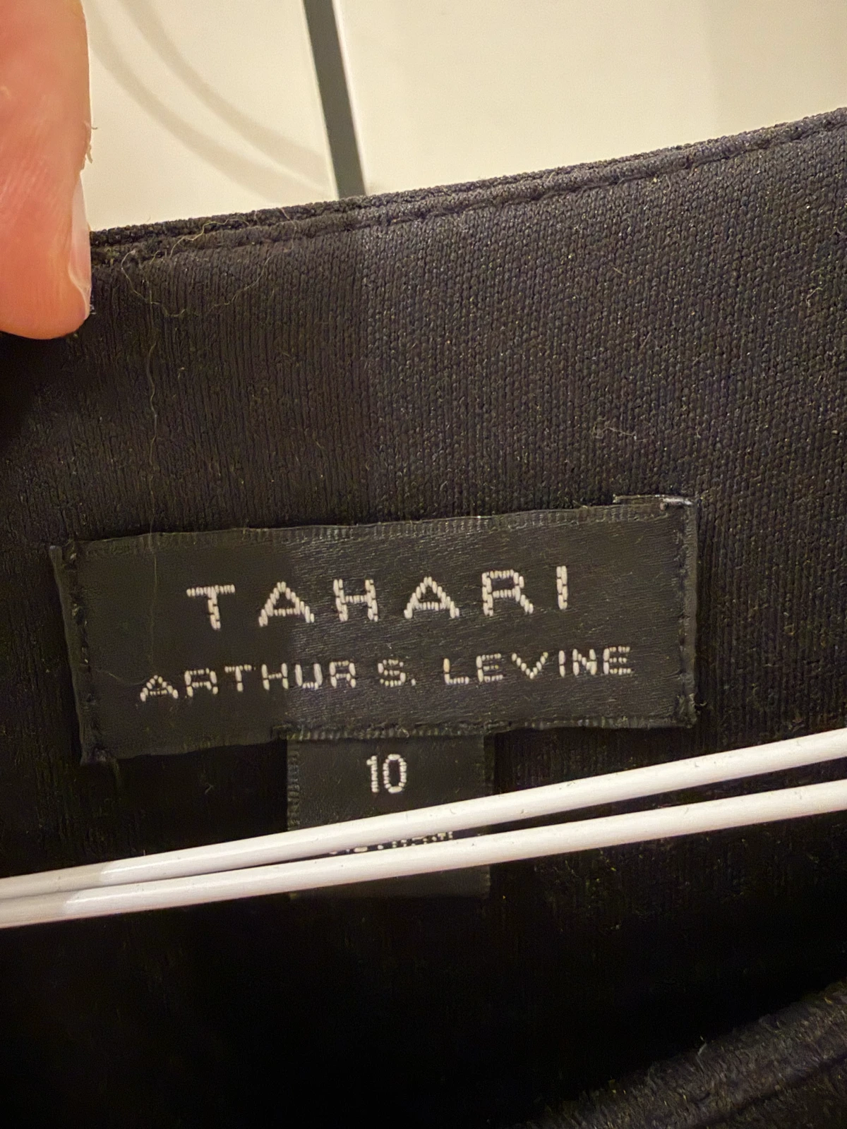Elegantna crna haljina TAHARI 40/L