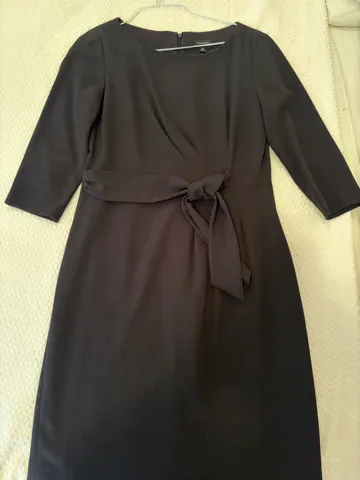 Elegantna crna haljina TAHARI 40/L