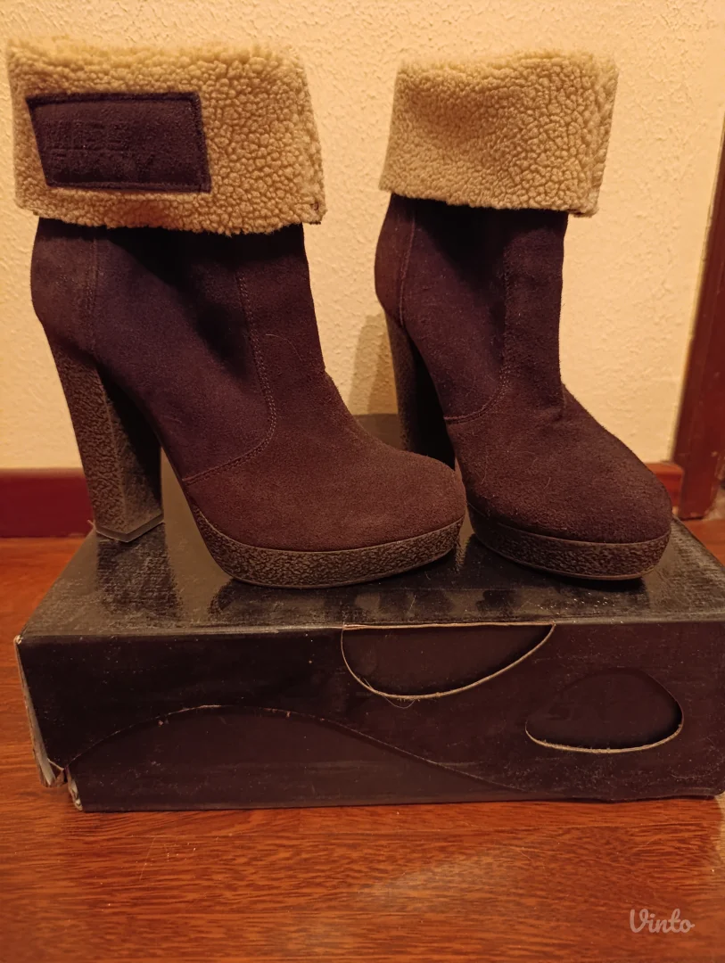 Miss sixty braon kratke čizmice, broj 39