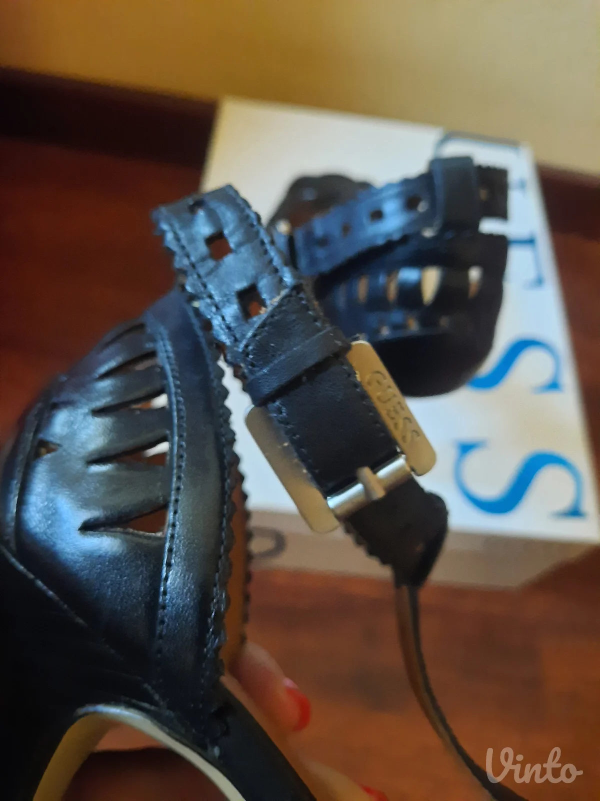Guess kožne sandale na štiklu, broj 39