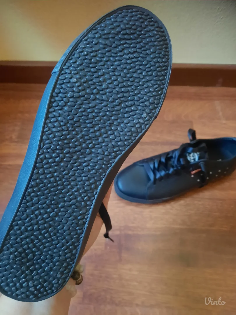 Levi's ženske crne patike, veličina 38