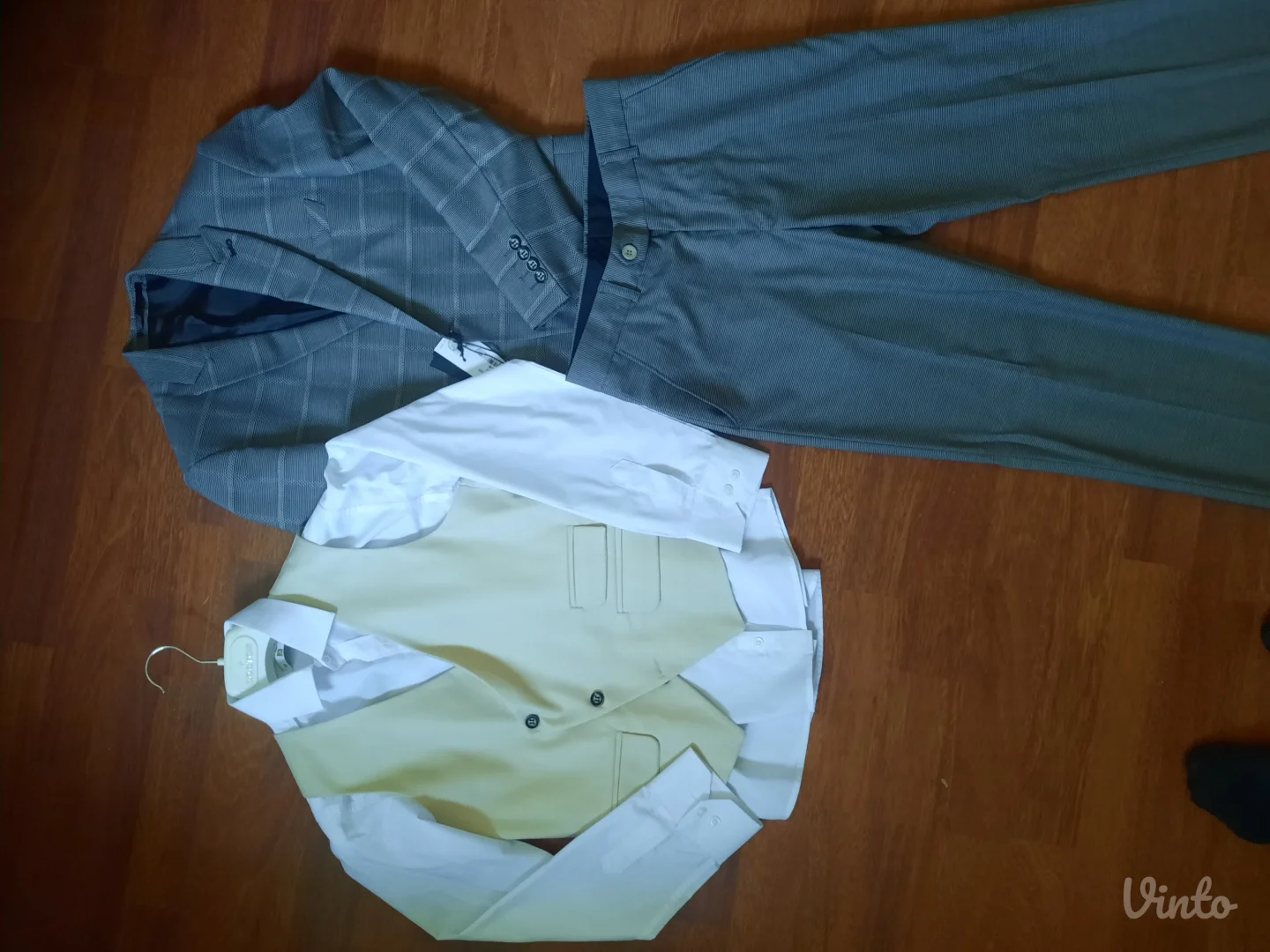 Trodelno odelo za dečake + košulja, veličina 10