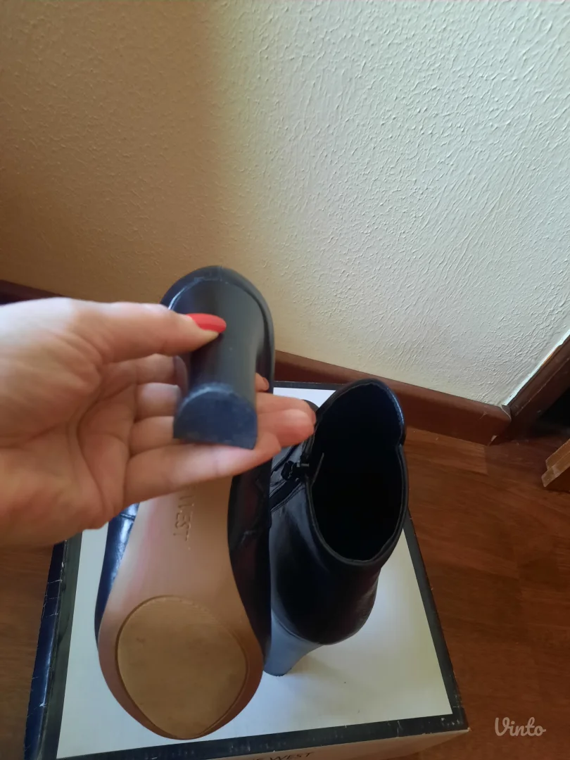 Nine West crne kožne ženske čizmice, broj 39