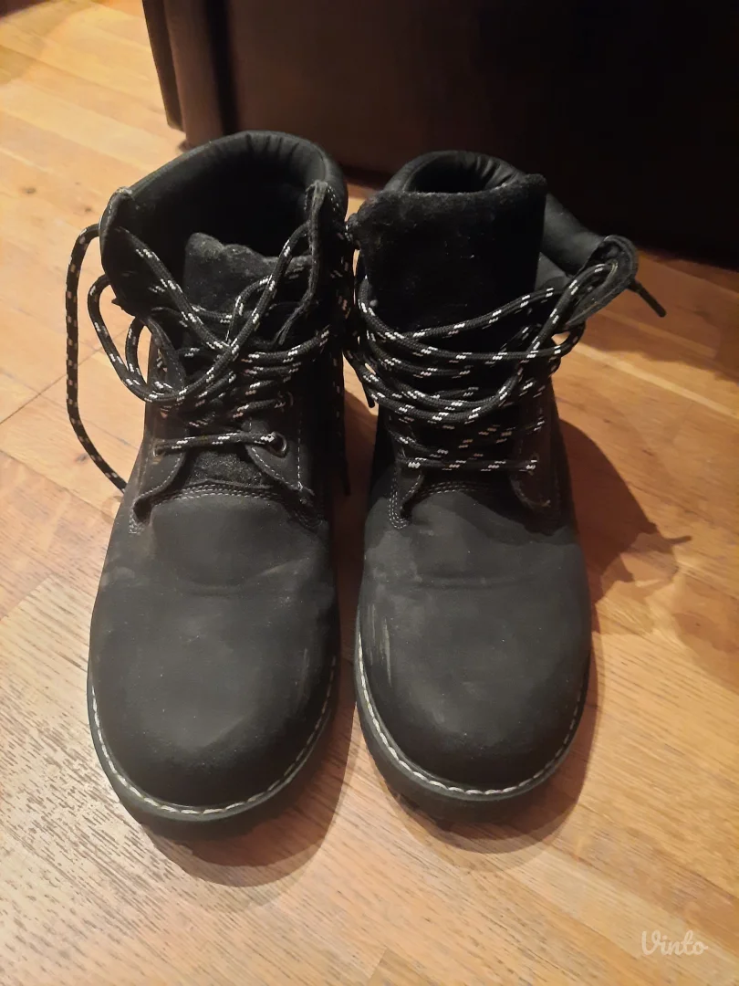 Ženske crne, zimske duboke cipele broj 37