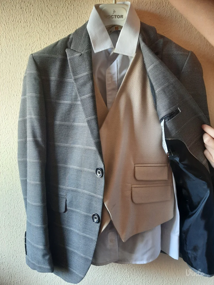 Trodelno odelo za dečake + košulja, veličina 10