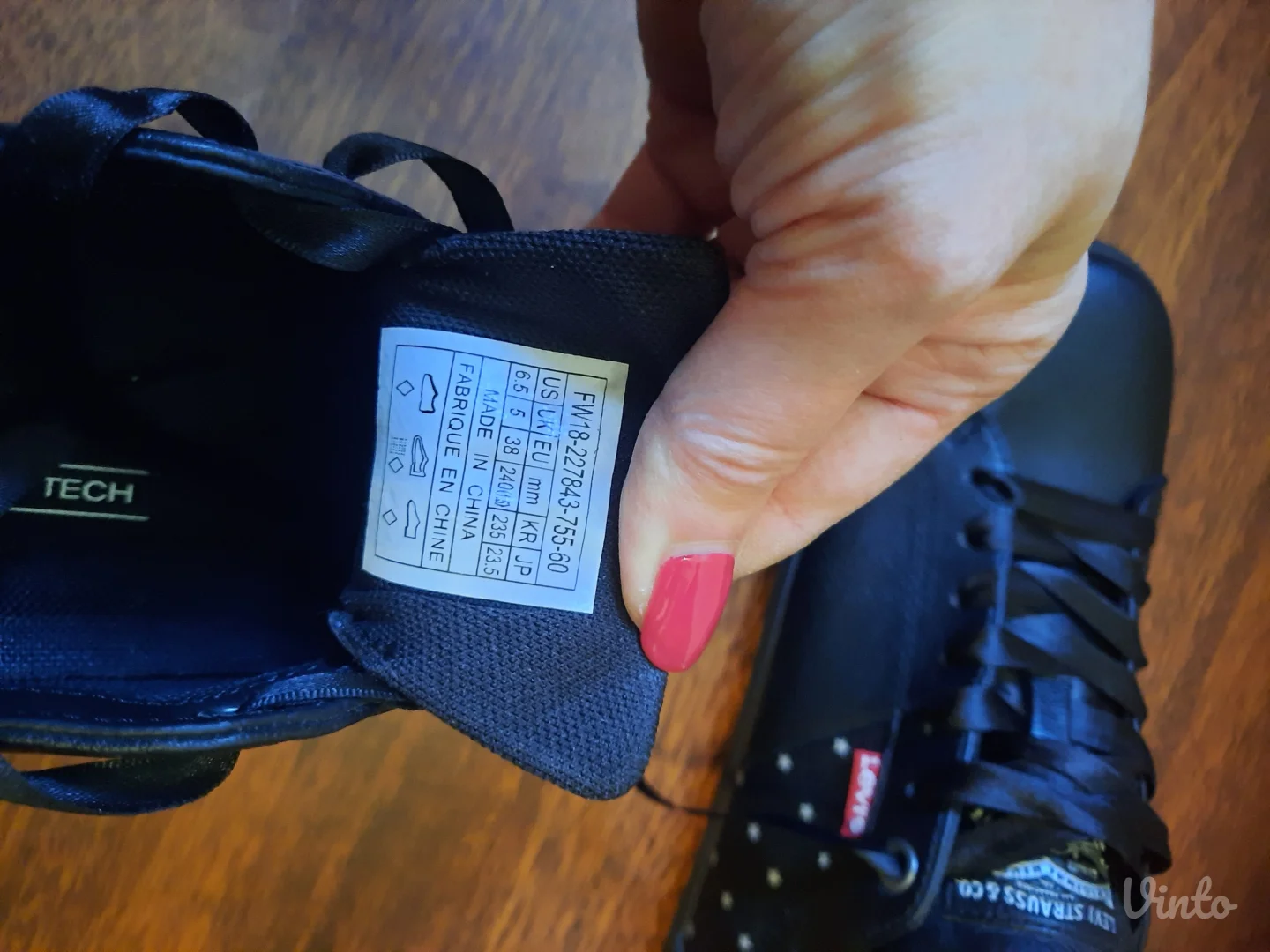 Levi's ženske crne patike, veličina 38