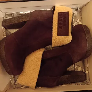 Miss sixty braon kratke čizmice, broj 39