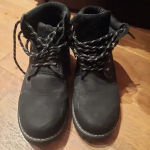 Ženske crne, zimske duboke cipele broj 37