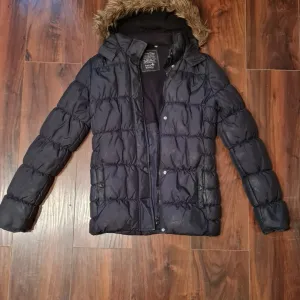 Crna ženska zimska jakna, veličina S