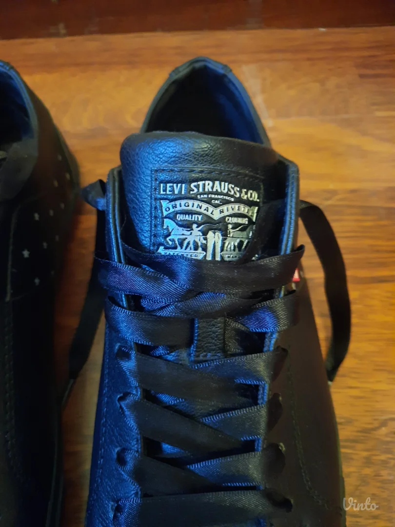 Levi's ženske crne patike, veličina 38