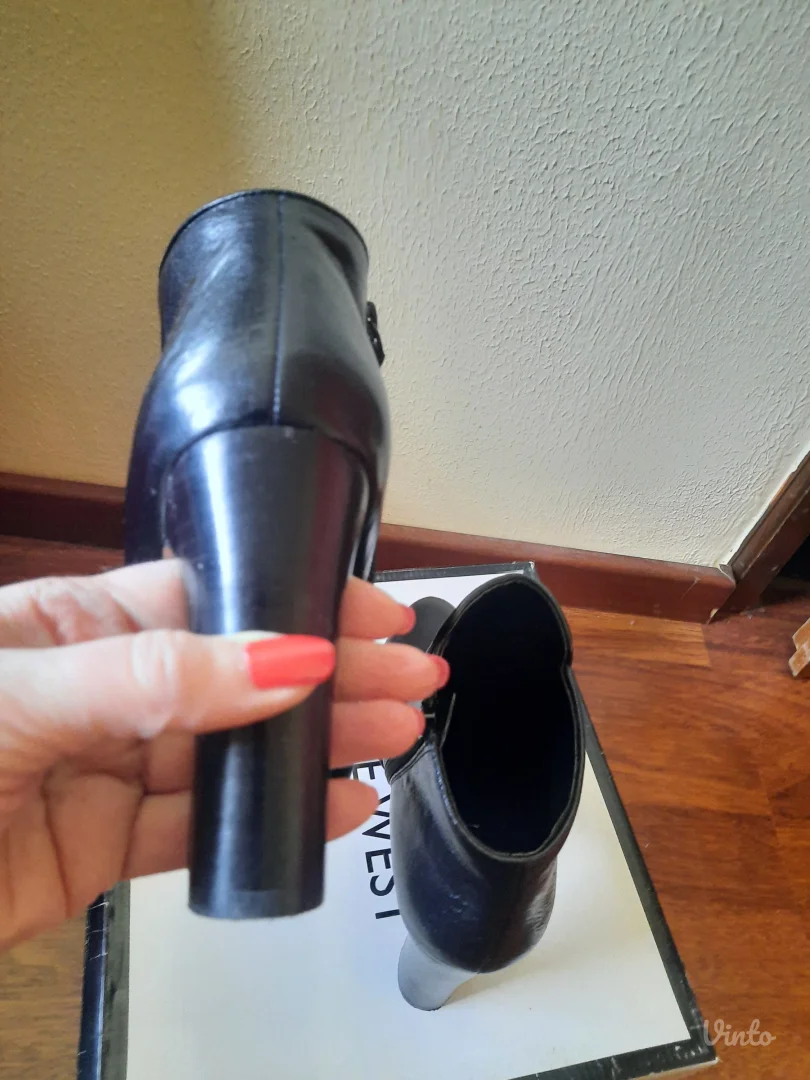 Nine West crne kožne ženske čizmice, broj 39