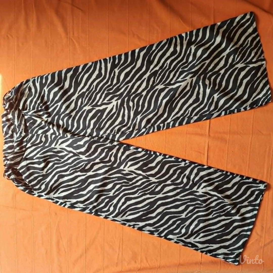 Komplet zebra print, široke pantalone + top sa čipkom, L — odlično stanje