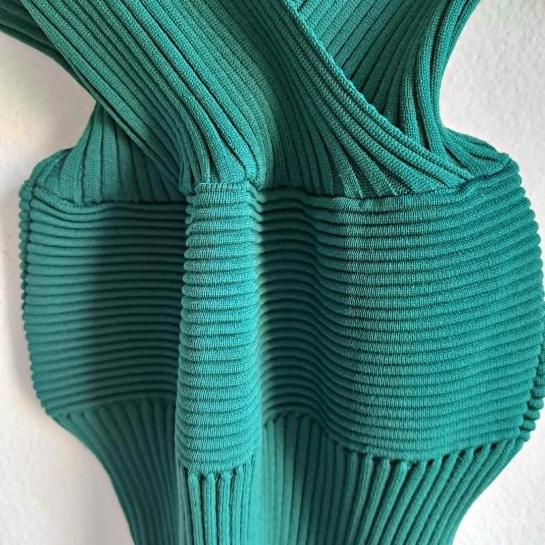 Smaragdno zelena rebrasta haljina, ukršteni wrap kroj, S/M — nova, nenošena