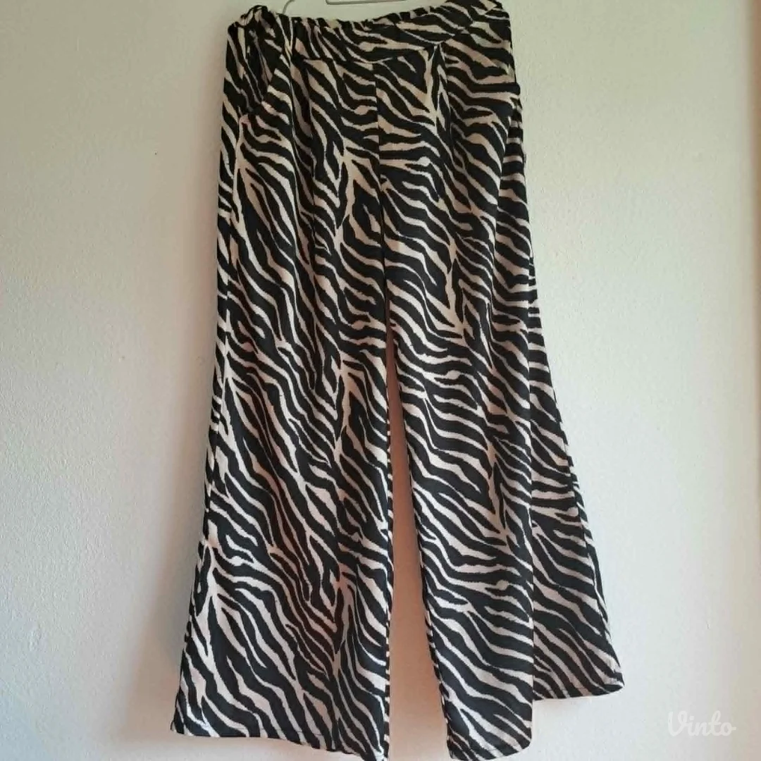 Komplet zebra print, široke pantalone + top sa čipkom, L — odlično stanje