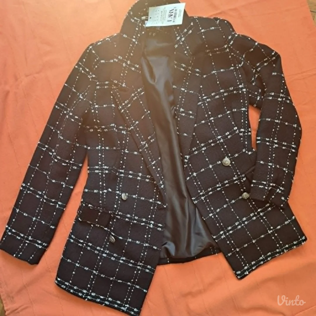 Elegantan i moderan blejzer