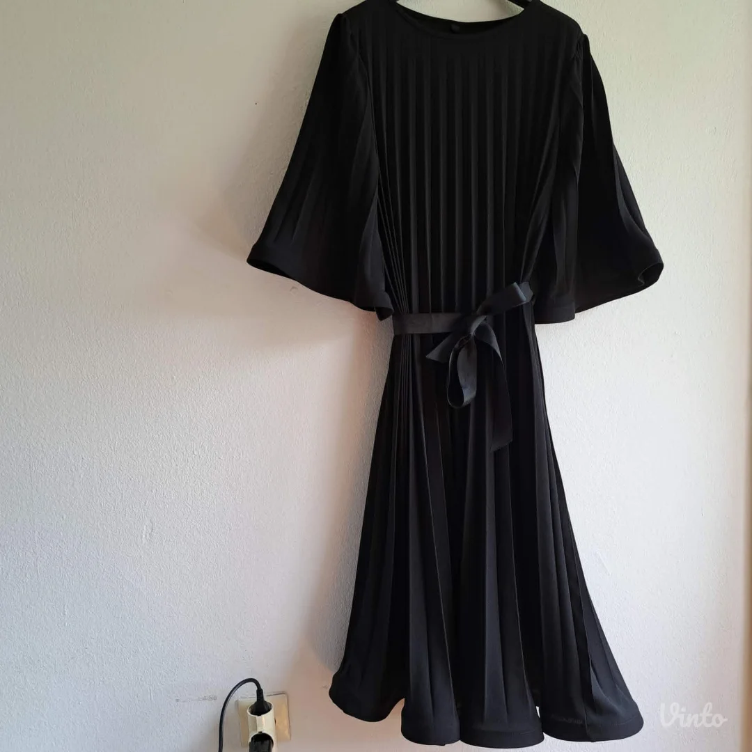 Crna plisirana haljina, Lux Luna Italy, vel. M/L, nova.