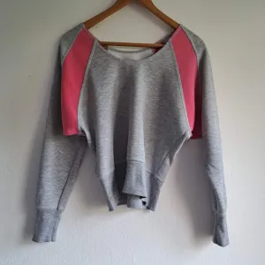 Reebok crop duks, sivi sa roze detaljima, M — odlično stanje