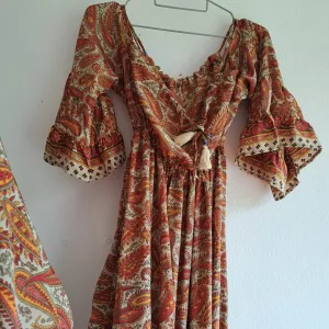 Boho maxi haljina paisley print, svila+viskoza, M/L — odlično stanje