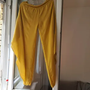Harem pantalone žuto-oker, viskoza, Gianni Moda Italy, L — odlično stanje