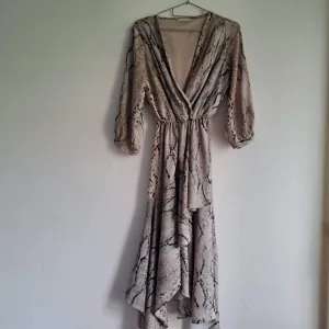 Haljina zmijski print, Favori, vel. 40 odlično stanje