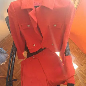 Elegantan komplet, može za posao ili posebne prilike