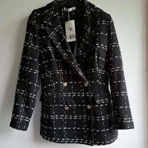 Elegantan i moderan blejzer