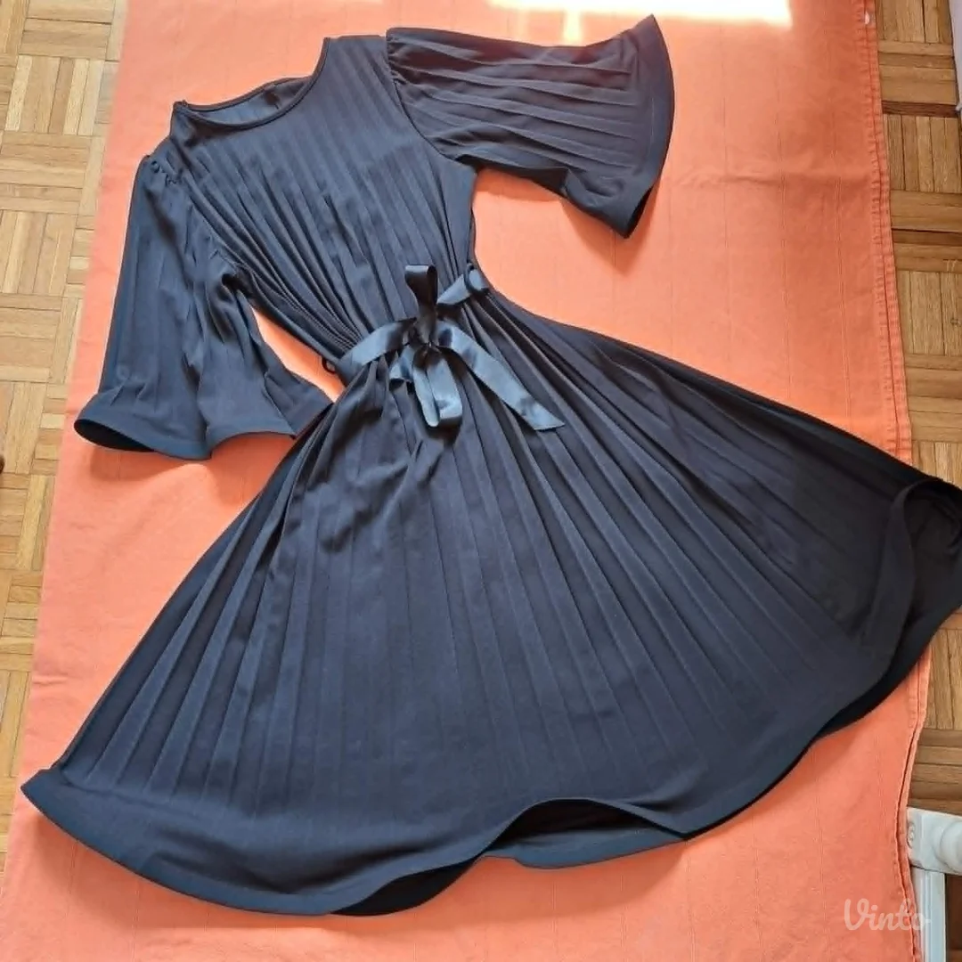 Crna plisirana haljina, Lux Luna Italy, vel. M/L, nova.