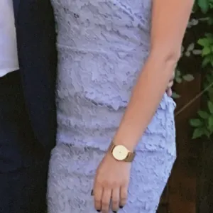 čipkana svečana lila haljina