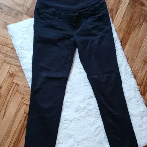 H&M pantalone za trudnice