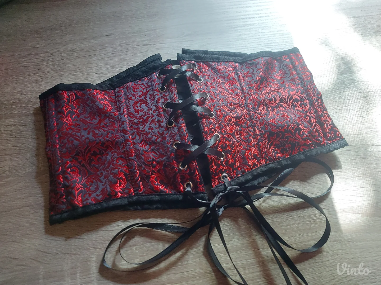 Crveno crni podgrudni korset