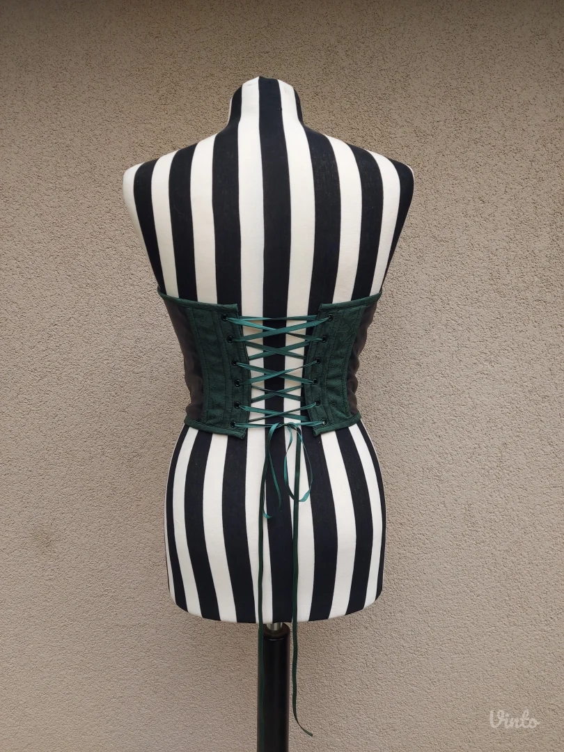 Zeleni Korset sa leptirima