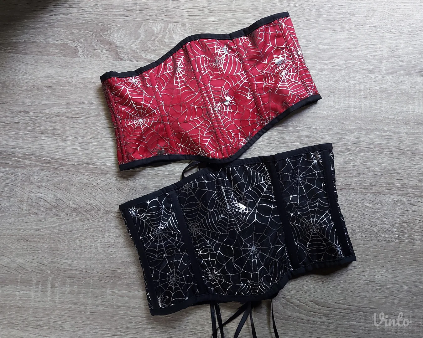 Dva korseta paukova mreža