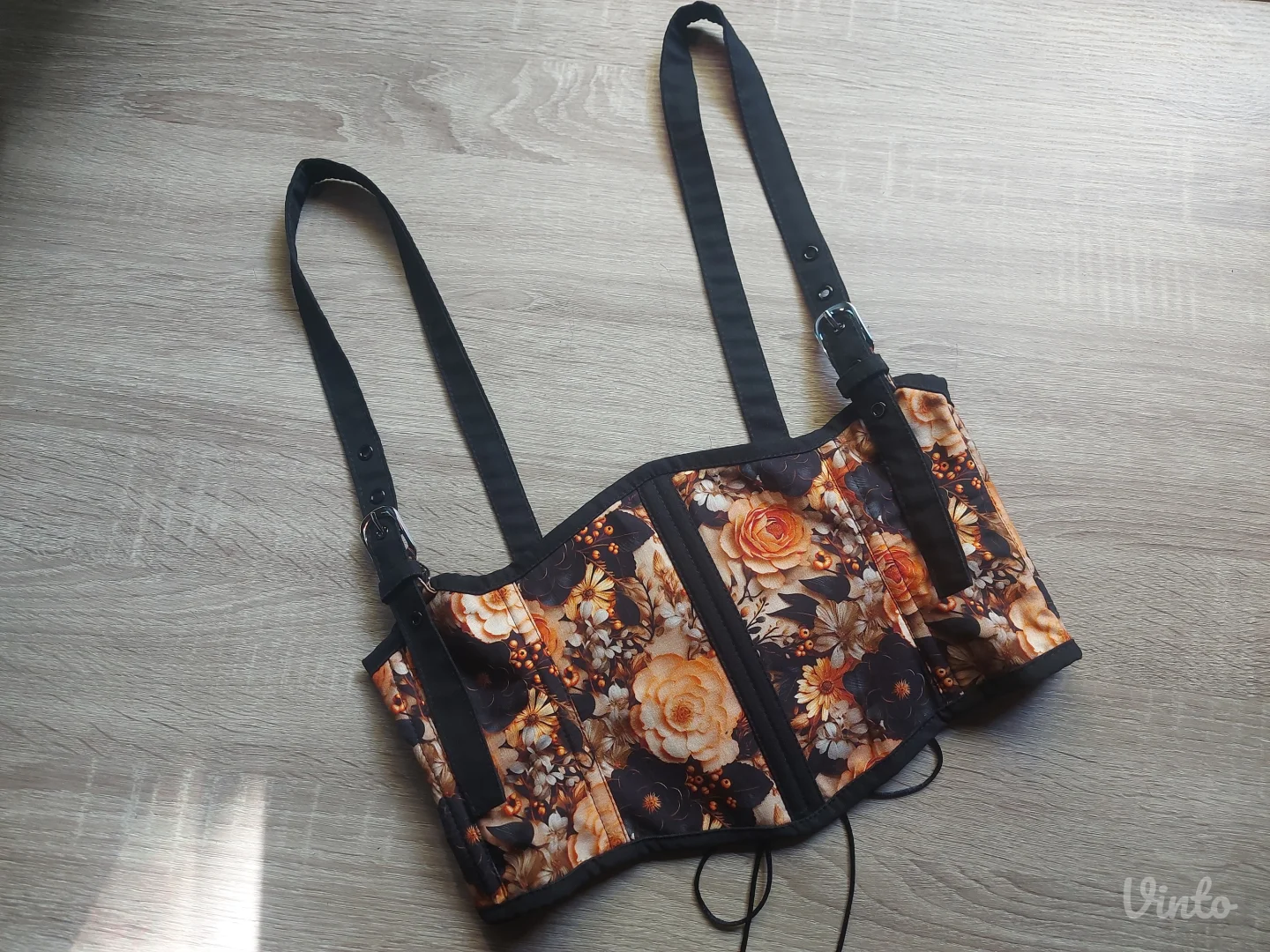 Cvetni podgrudni korset