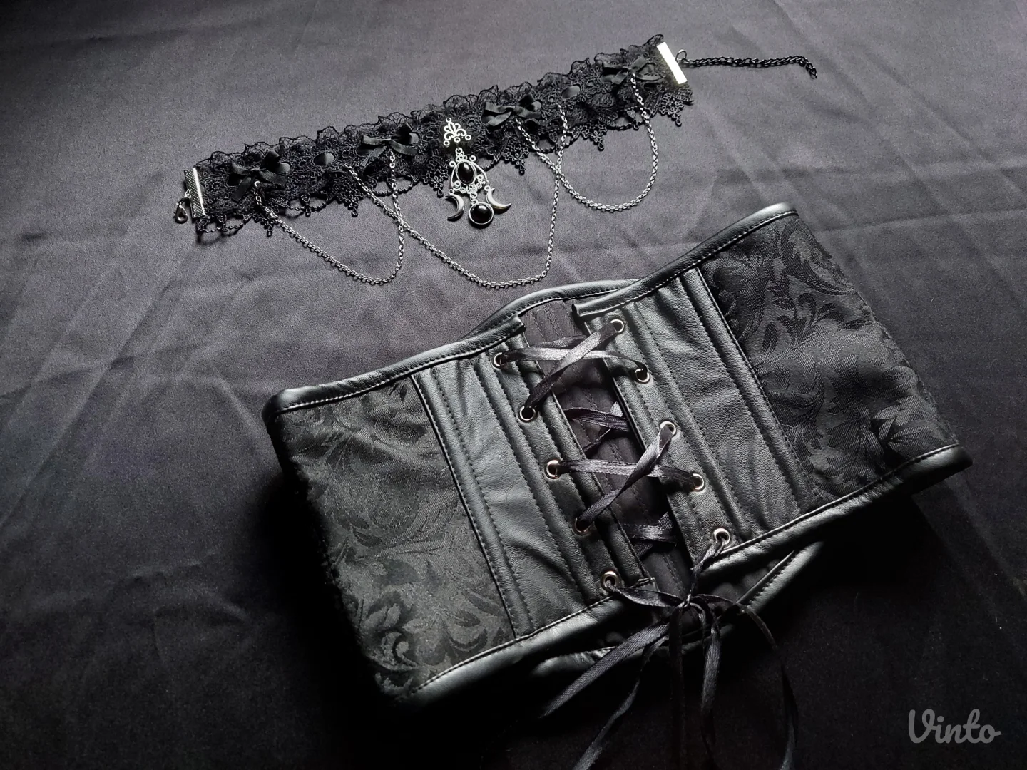 Korset sa bodljama od eko kože