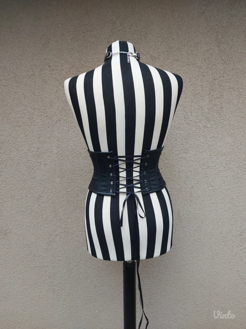 Korset sa bodljama od eko kože